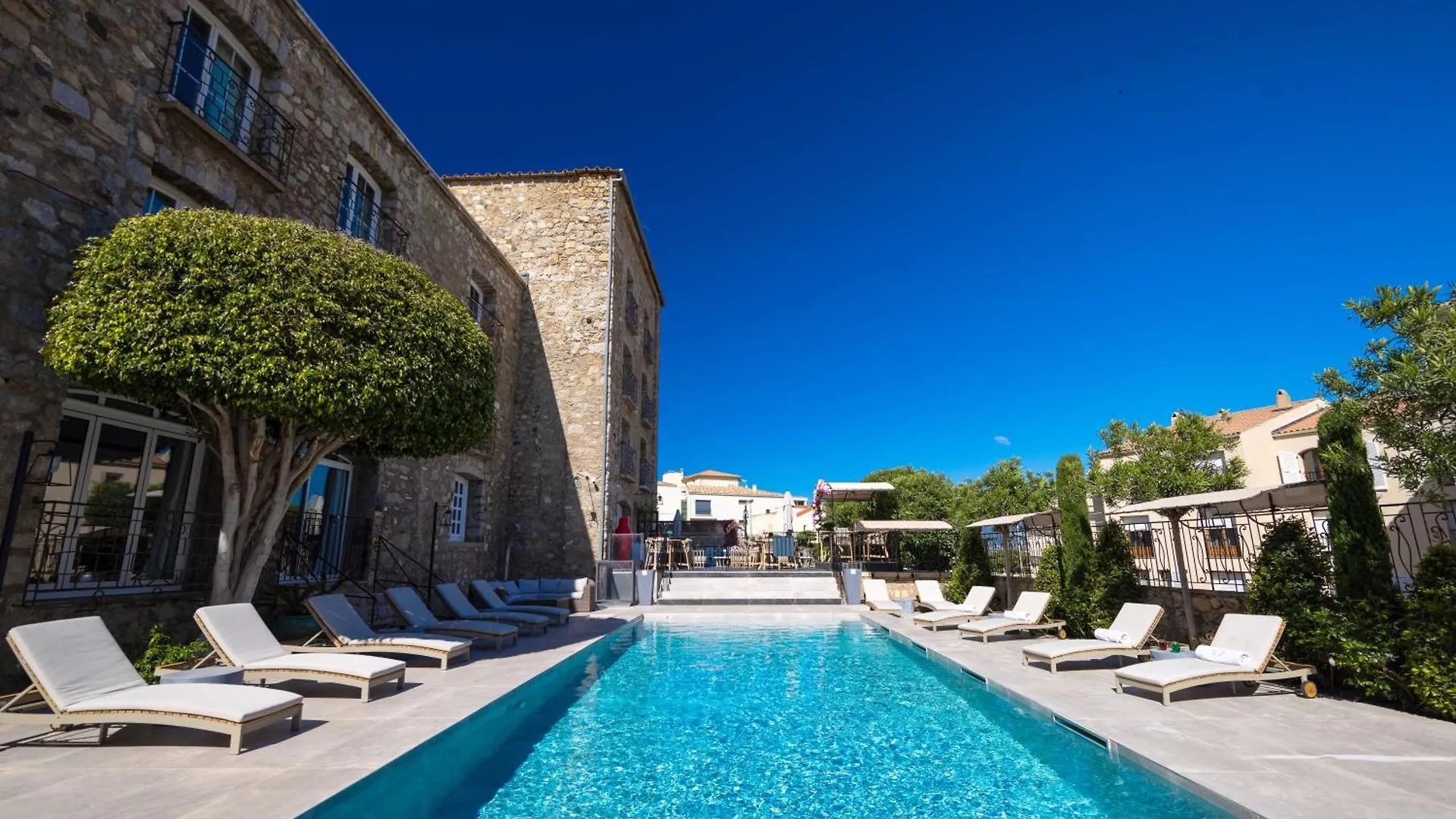 4 Hôtels Centraux à Calvi en Corse à Réserver