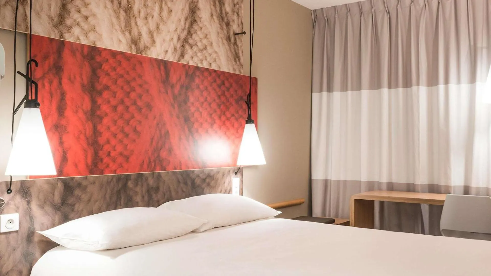 4 Hôtels Centraux près de l'INSEAD Fontainebleau à Réserver
