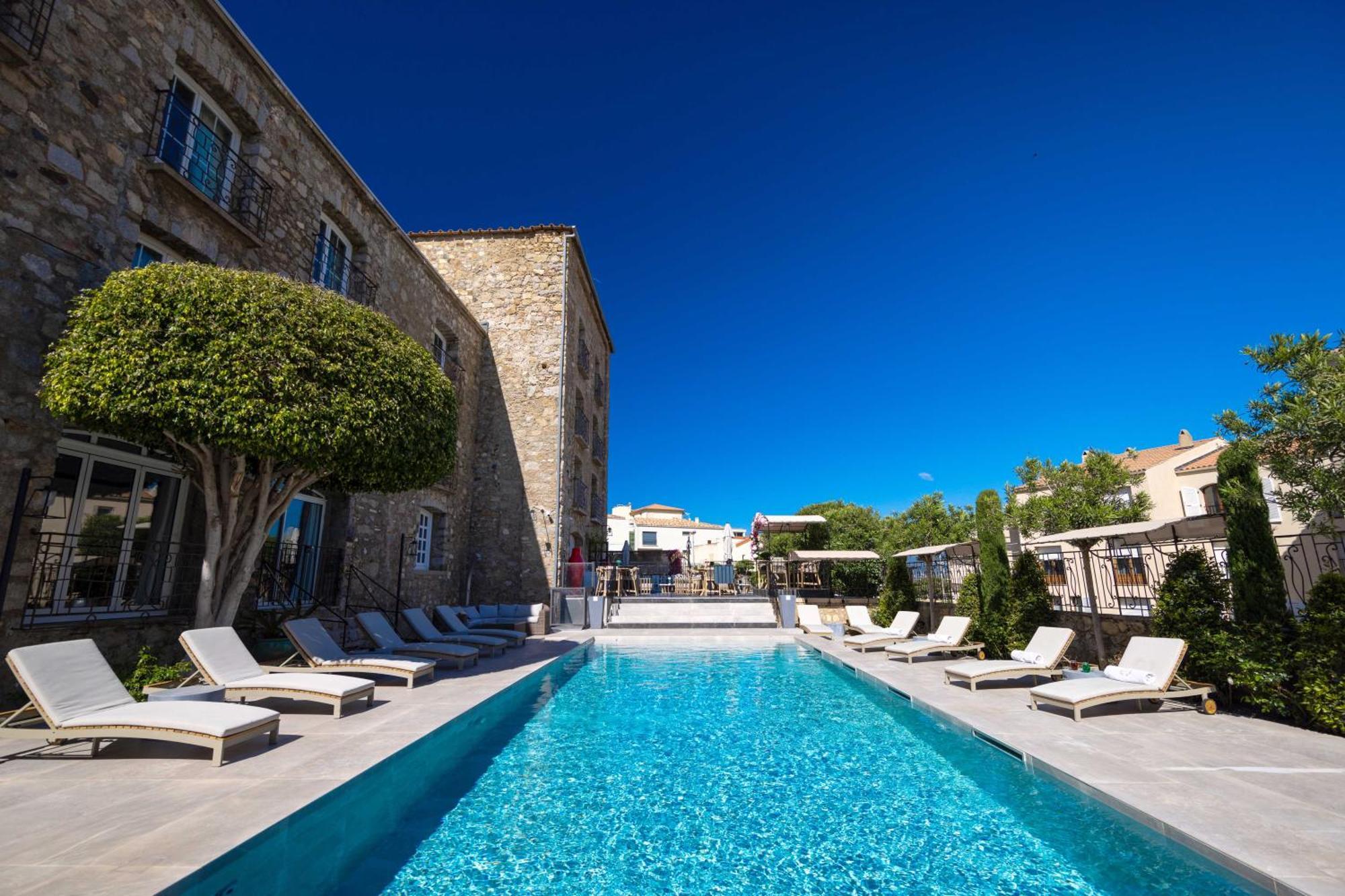4 Hôtels Centraux à Calvi en Corse à Réserver
